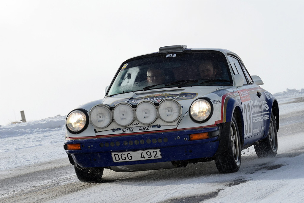 Svenskerne Mauritz Lange og Hans Sylvan er tæt på af køre deres Porsche 911SC op i Top 10
(Foto: Michael Eisenberg)